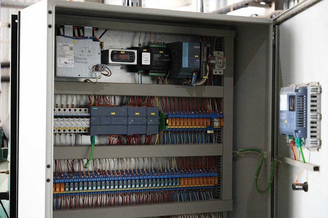 Design and assembly of control panels for refrigeration systems